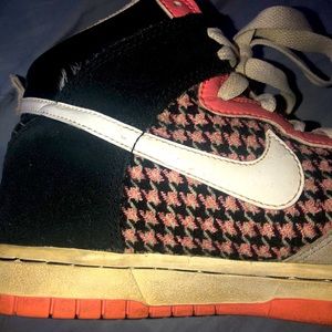 Nike shoes that are cute but old